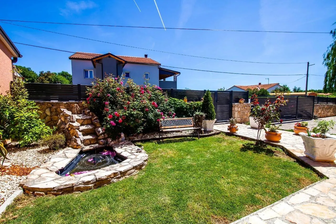 Villa Anita Πούλα