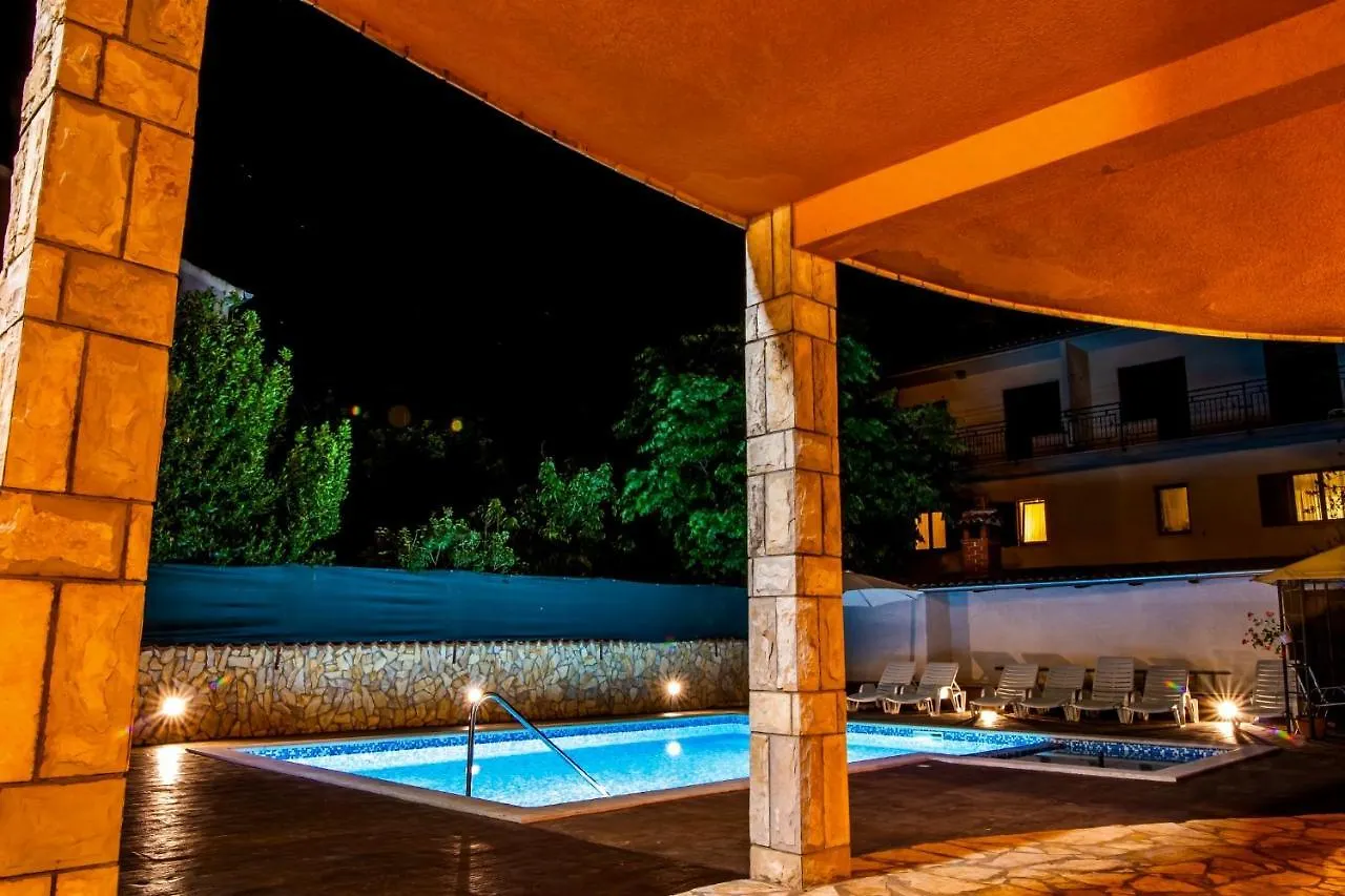 Villa Anita Πούλα