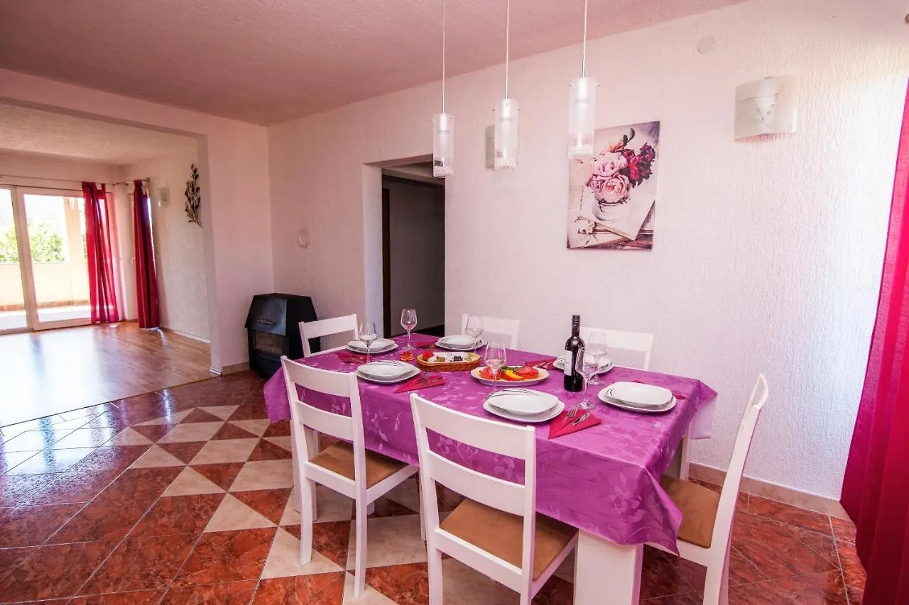 Villa Anita Πούλα