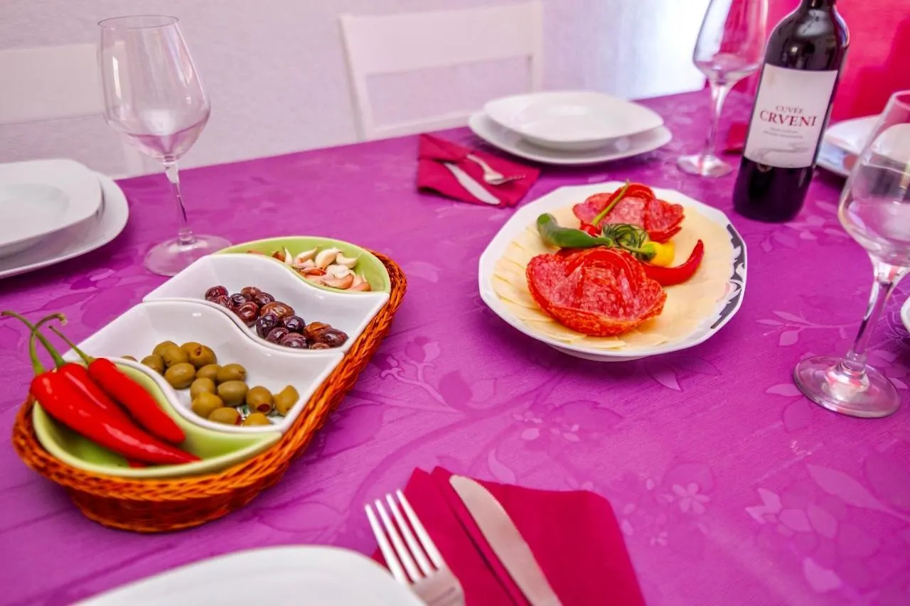 Villa Anita Πούλα