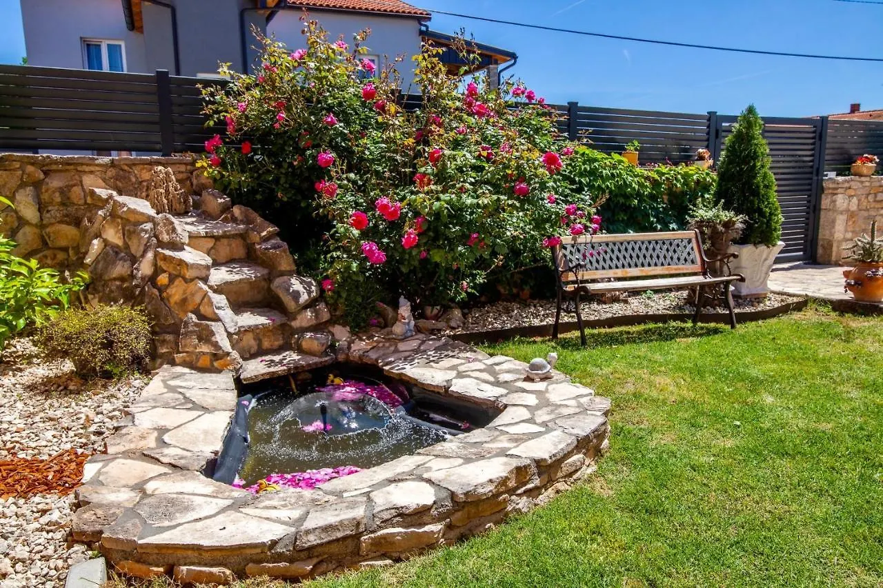 Villa Anita Πούλα